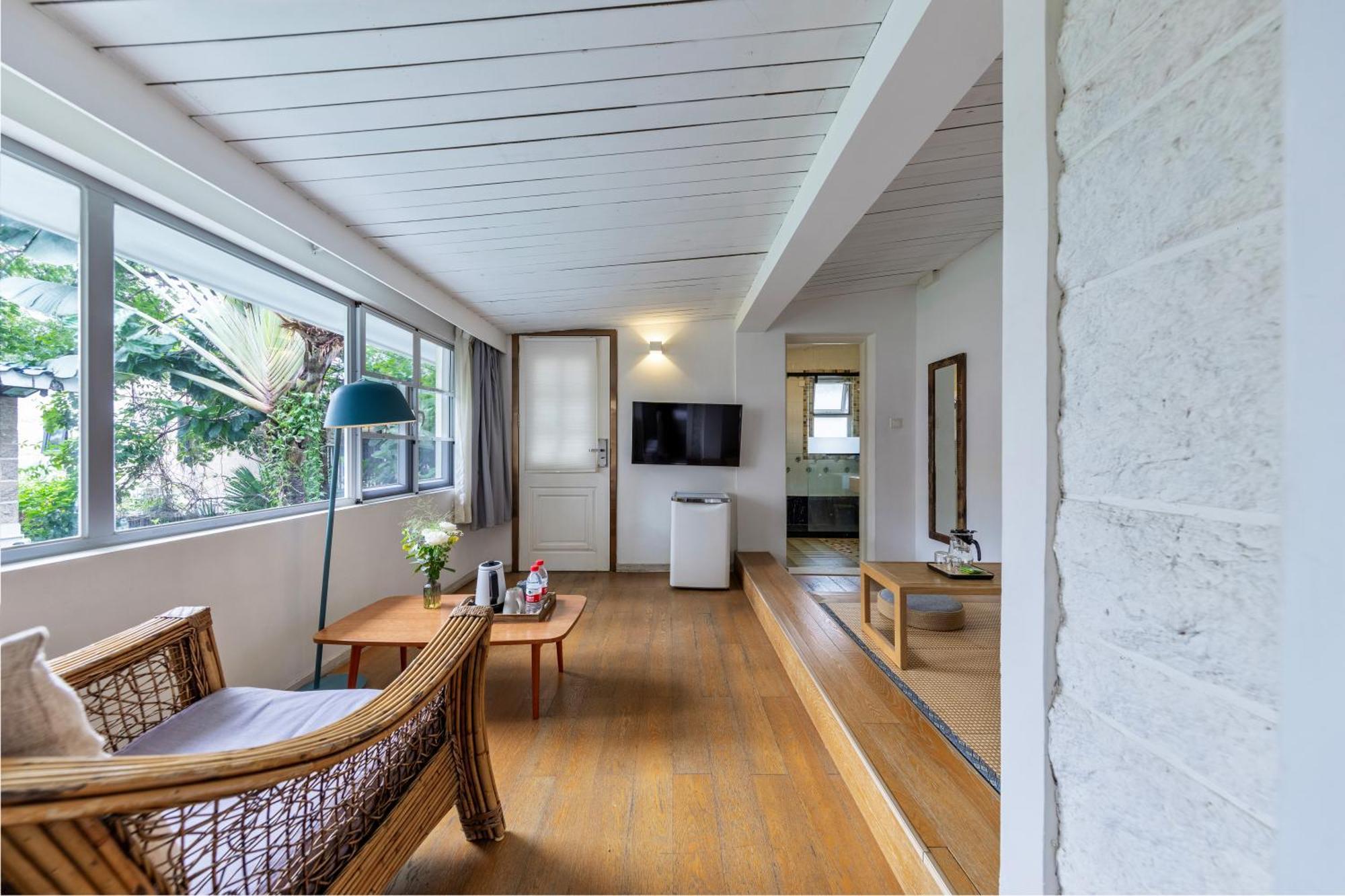 Shenzhen No'6 Garden Villa --French Window With Garden View,Close To Sea World &Shekou Ferry Port &K11 Ecoast &Subway Nearby ,Offer Western Food And Coffee &English Speaking With Tour Services מראה חיצוני תמונה